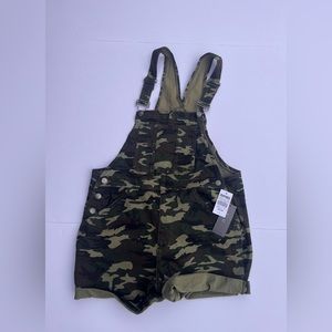 New With Tags- Zumiez Women’s Camo Overalls Shorts
